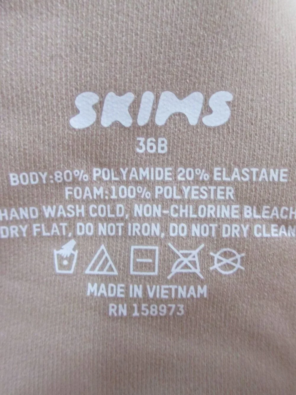 SKIMS Fits Everybody T Shirt Bra Womens 36B Mica Lightly Lined Soft Support NEW